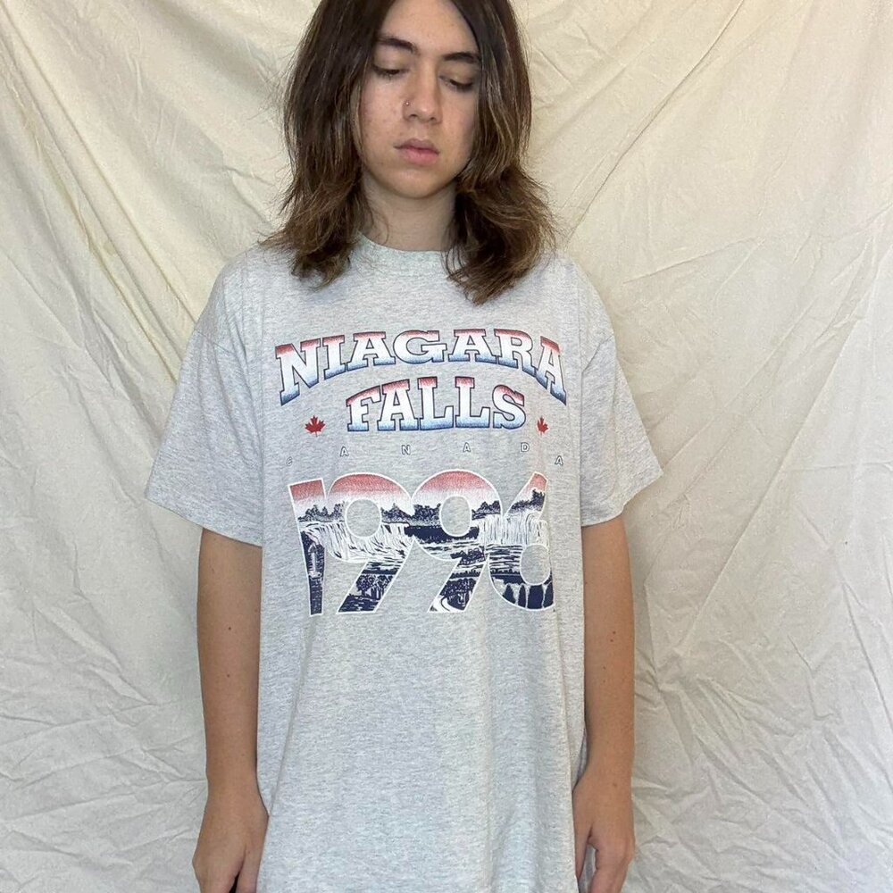 VINTAGE 1996 NIAGARA FALLS CANADA GRAY SINGLE STITCH GRAPHIC TEE